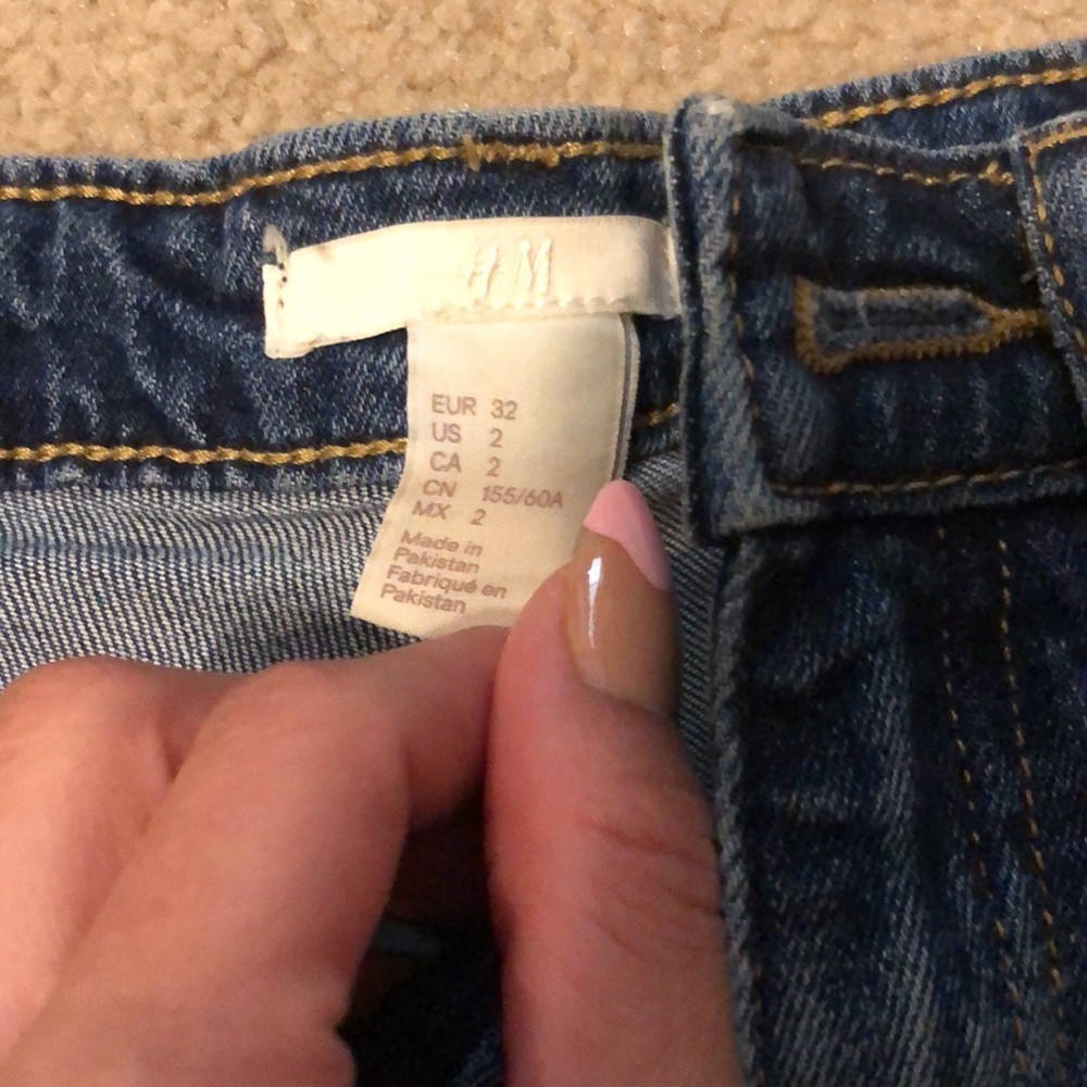 Shorts - Picture 3 of 3
